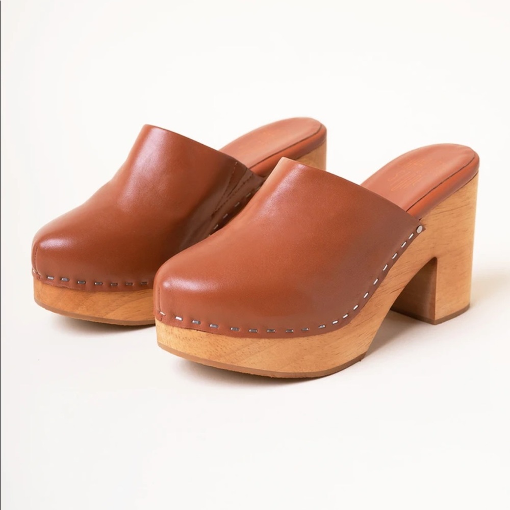 Charlotte Stone Marlo Luggage Clogs brand new never worn size 7 available now!